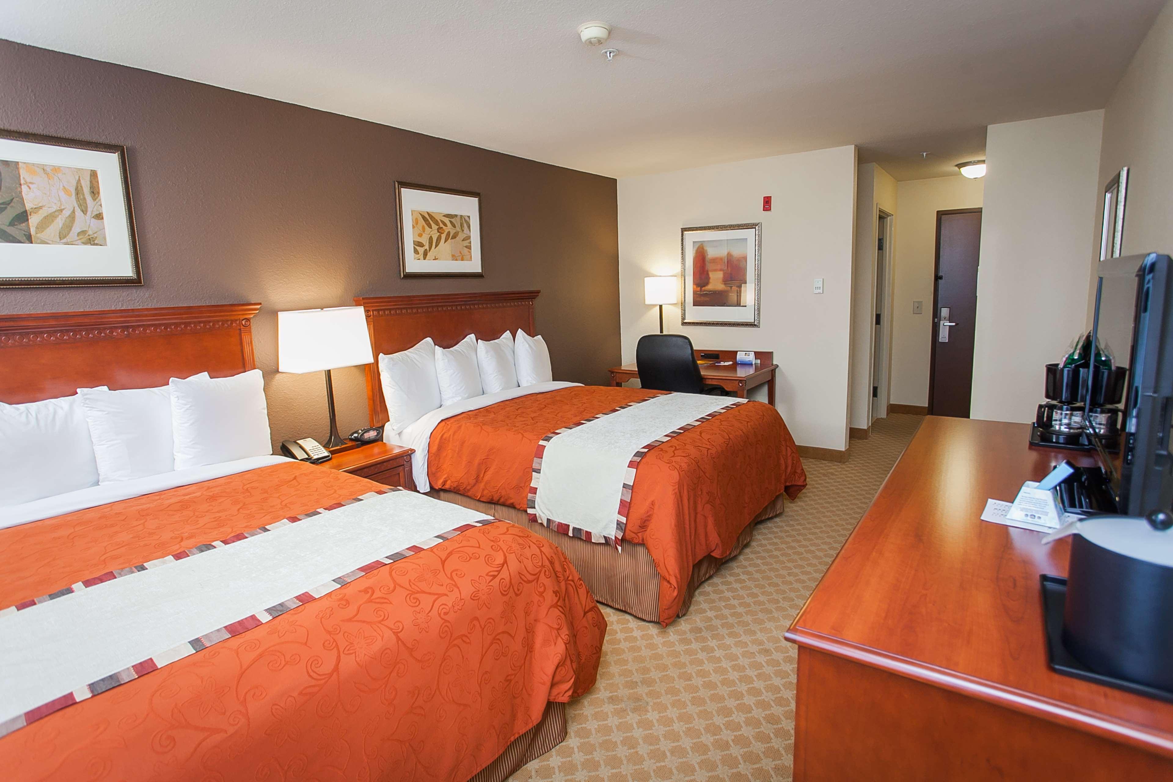 Western & Hotel 3*