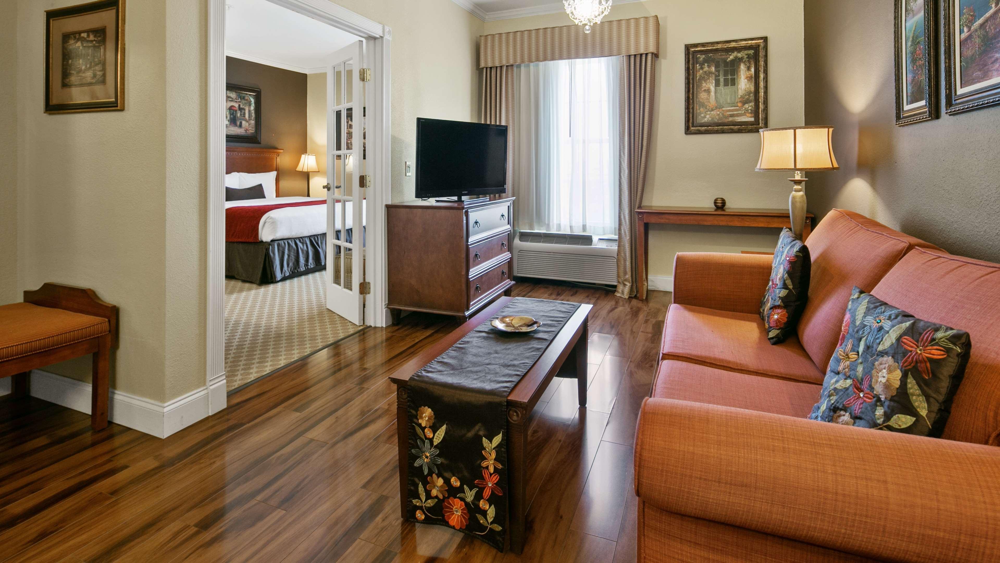 Western & Hotel
