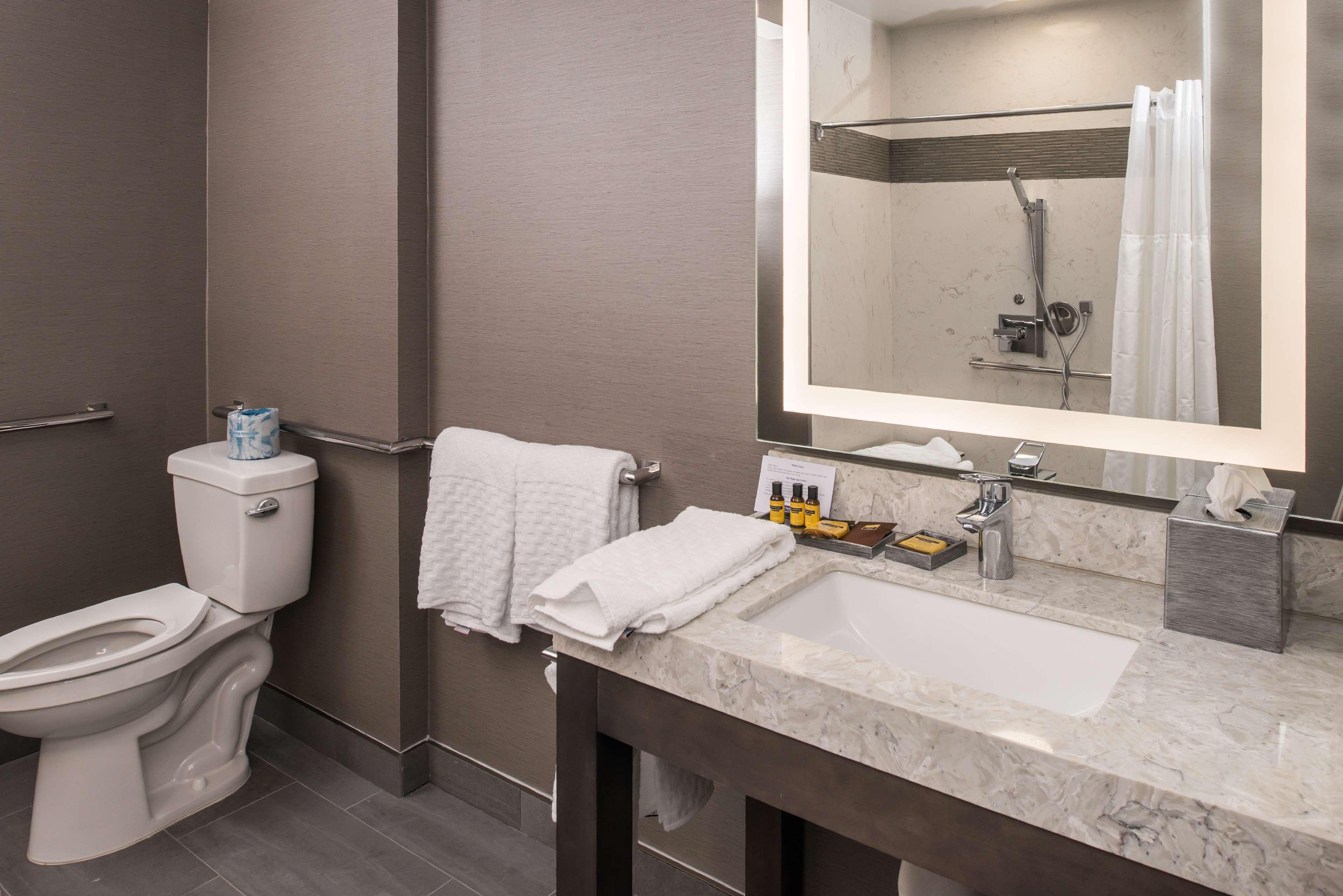 Western & Hotel 3*